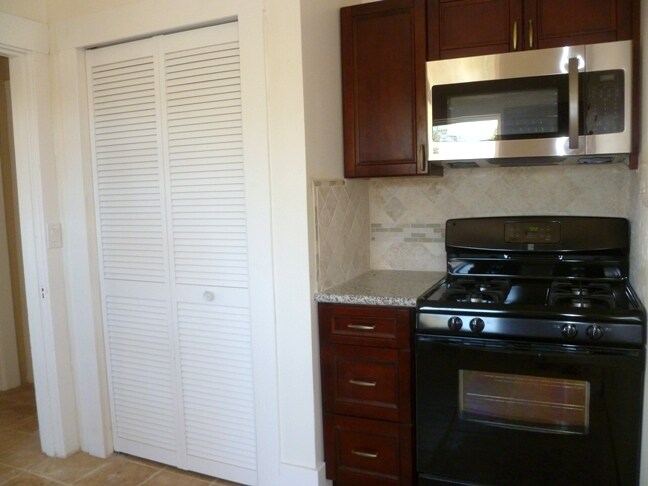 KITCHEN - 1012 Marin St