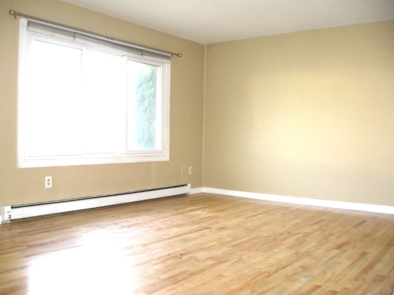 Building Photo - 5664 Greens Dr