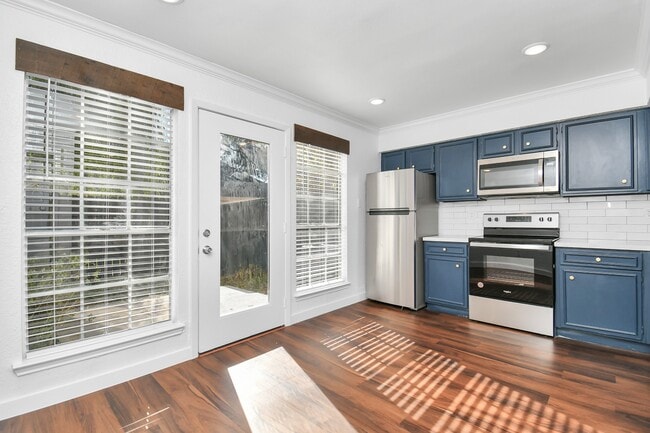 Building Photo - 2002 Gentryside Dr