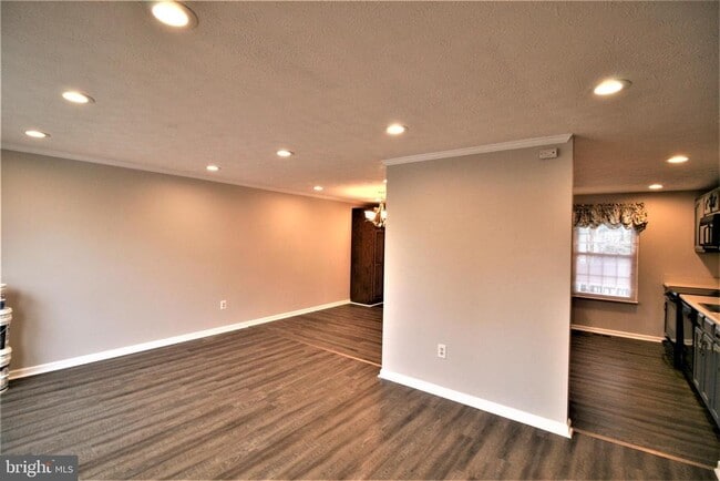 Building Photo - 507 Smoketree Ct