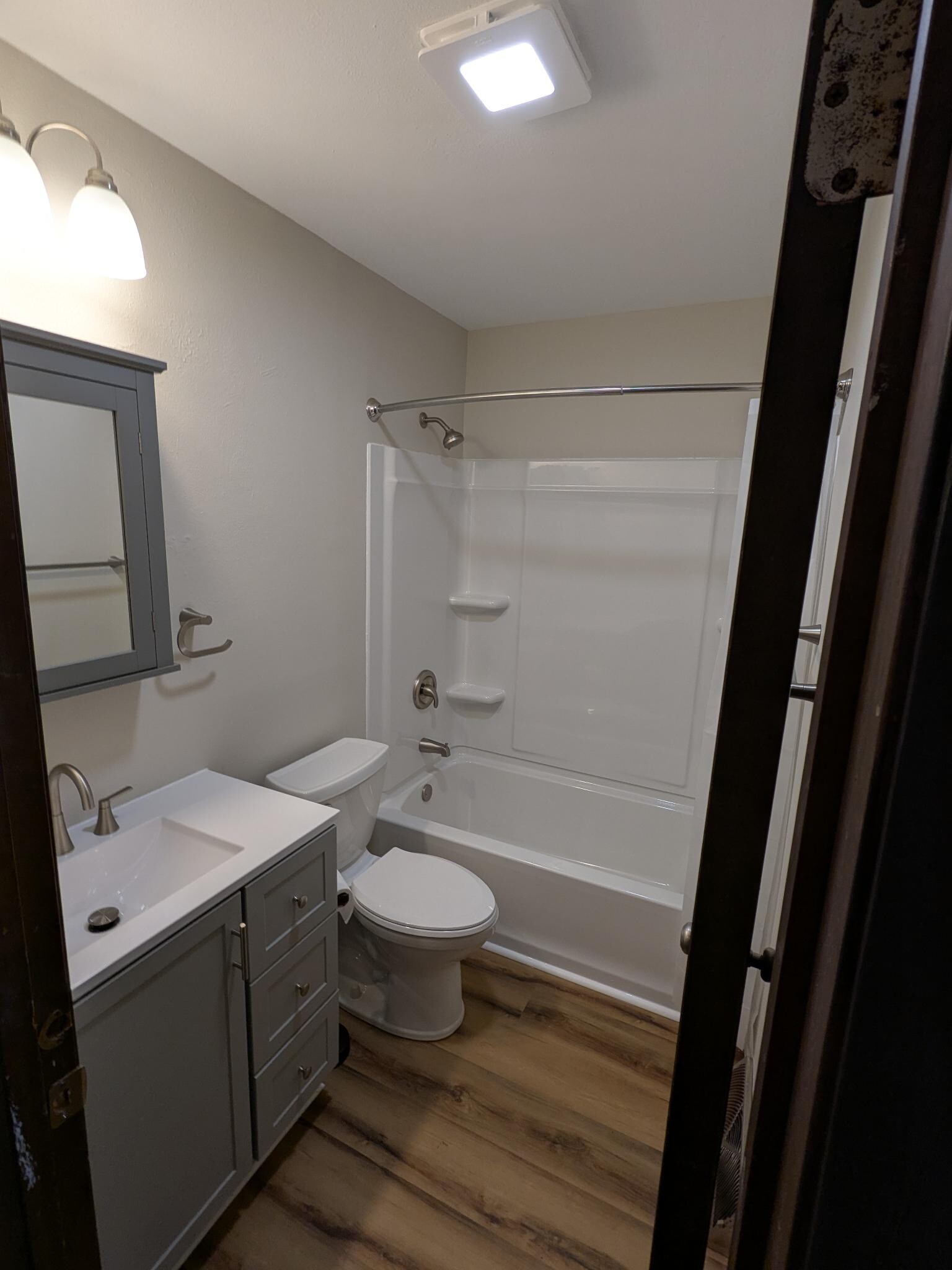Building Photo - 645 Easton Pky