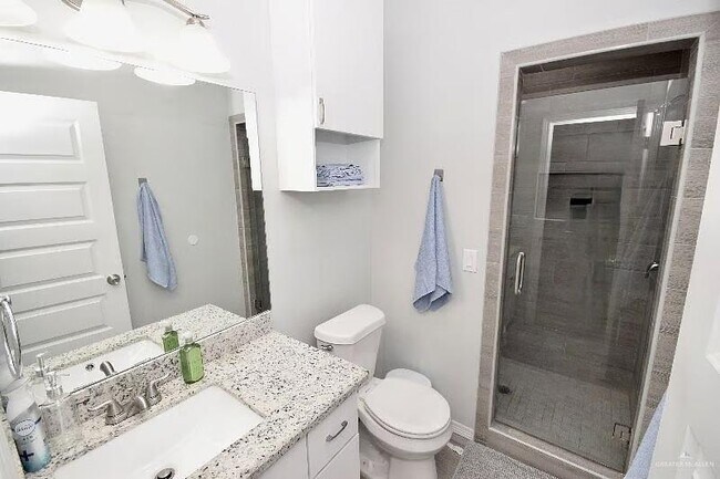 Building Photo - 13 West Dr