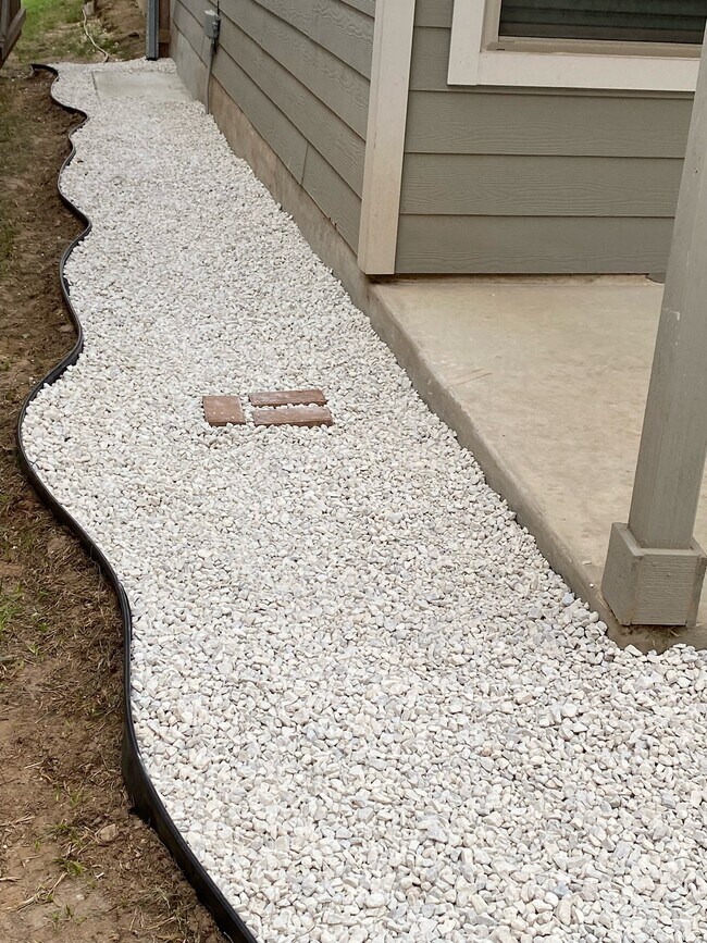 Building Photo - 10340 Lynwood Crk