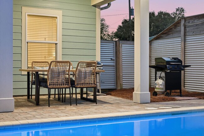 Building Photo - 21310 Pompano Ave