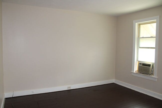 Building Photo - ***MOVE-IN SPECIAL****2-Bedroom Second-Floor Apartment