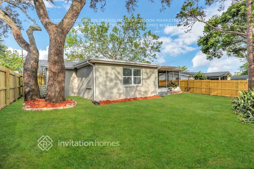 Building Photo - 9410 Rainbow Ln