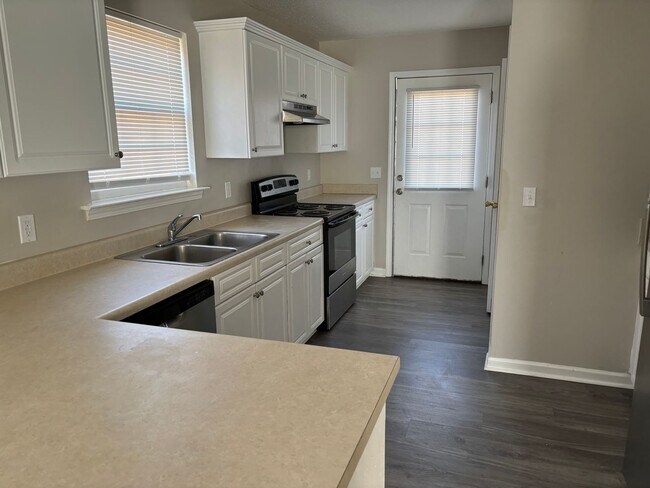Building Photo - Duplex for rent - Section 8
