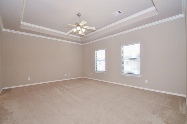 Building Photo - 3042 Royal Oaks Crest
