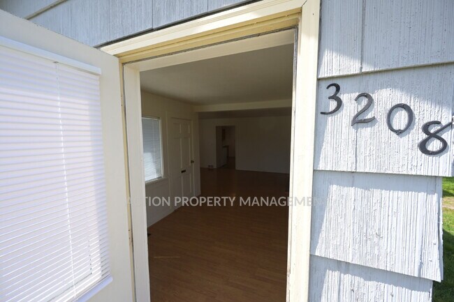 Building Photo - 3 bed 1 bath home in Port Angeles