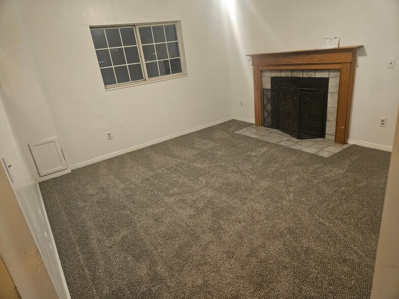 Building Photo - 5565 Hunter Dr