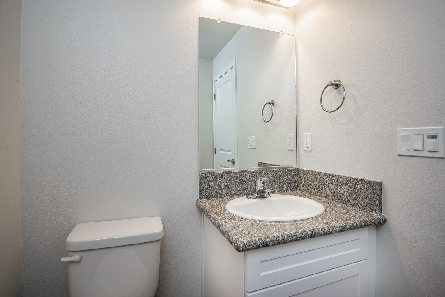 Building Photo - 955 Humbert Ave