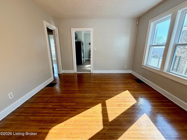 Building Photo - 729 S 39th St