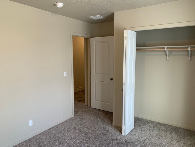Building Photo - Hayden Rancher