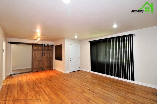 Building Photo - 2413 Ramona Pl