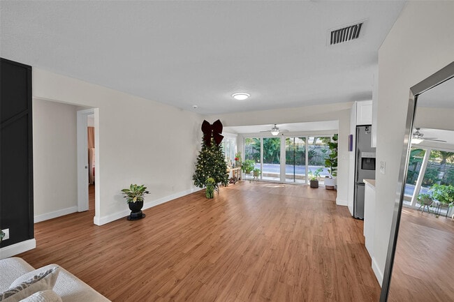 Building Photo - 5708 NW 24th St