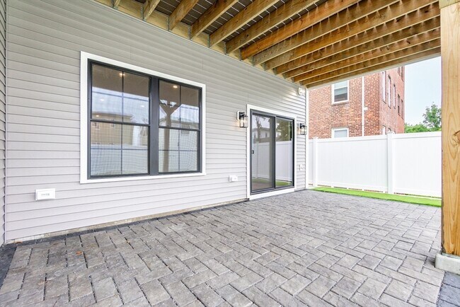 Building Photo - 165 Campbell Ave