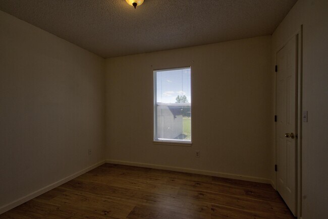 Building Photo - 124 S Burgess Rd