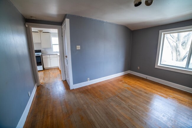 Building Photo - 127 Woodlawn Ave