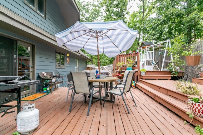 Building Photo - 5 Bed 3 Bath Home