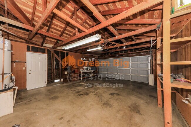 Building Photo - 2877 Sandberg St