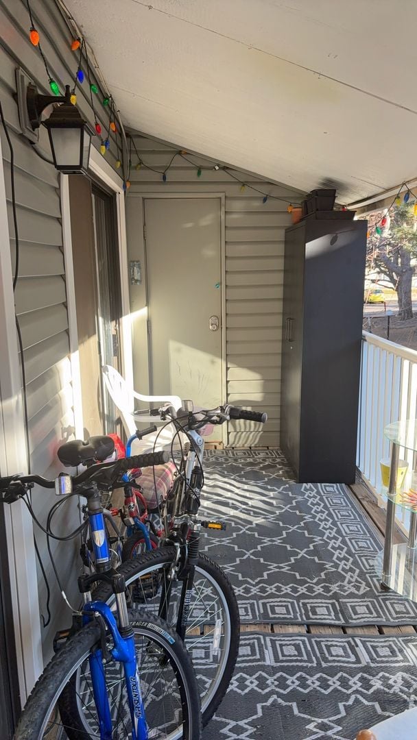 Building Photo - Nice 2 bed 2 bath second floor unit near Buckley Air Force base!