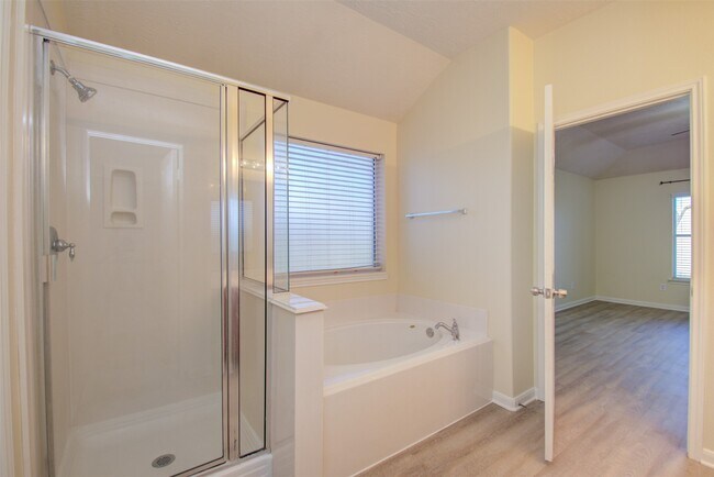 Building Photo - 14903 Lanai Dr