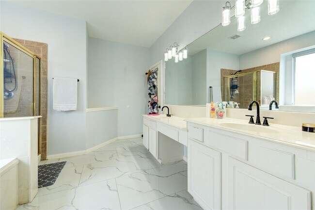 Building Photo - 14311 Tasmania Ct