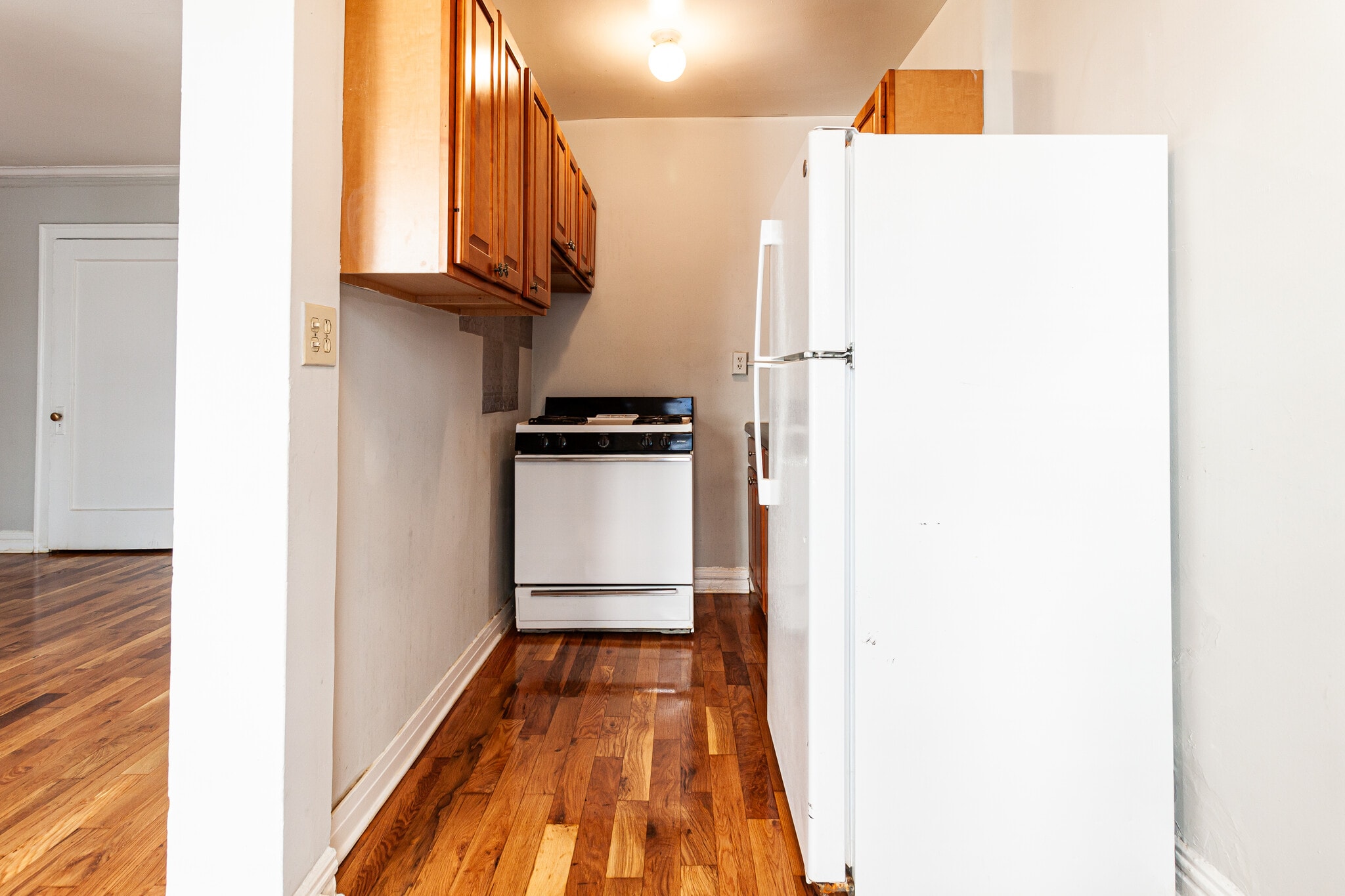 Building Photo - 433 W Roscoe St