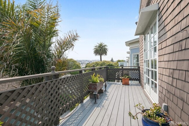 Building Photo - 2109 Bush St