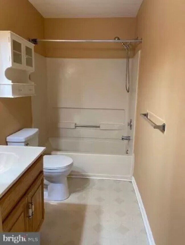 Building Photo - 15 Neville Ct