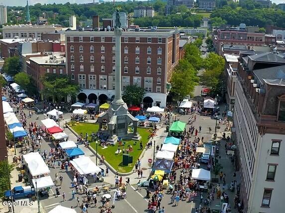 Building Photo - 5 Broadway