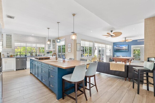 Building Photo - 9636 NE 5th Avenue Rd