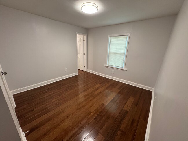 Building Photo - 2 Bedrooms, 2 Bathroom - Home in Downtown ...