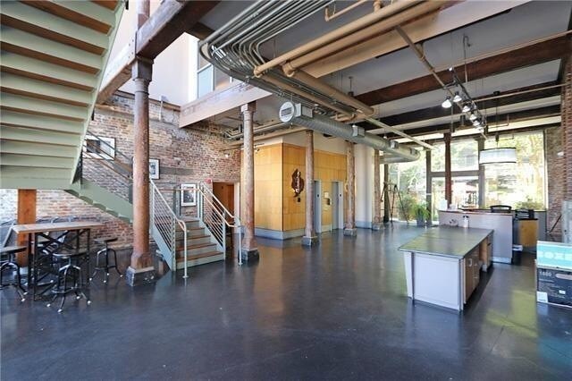 Building Photo - 920 Poeyfarre St