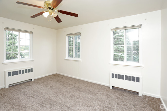 Interior Photo - Franklin Court Apartments