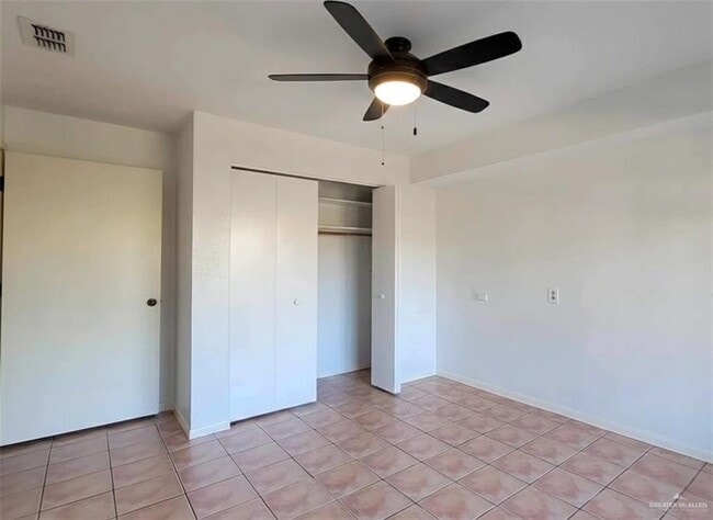 Building Photo - 11 E Cora Lee Dr