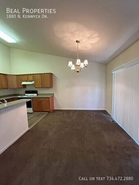 Building Photo - 1880 N Kenwyck Dr