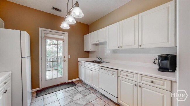 Building Photo - 15 Olde Towne Pl Dr