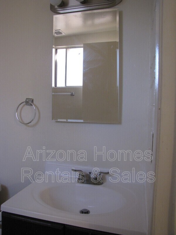 Building Photo - 7631 E Apple Tree Dr