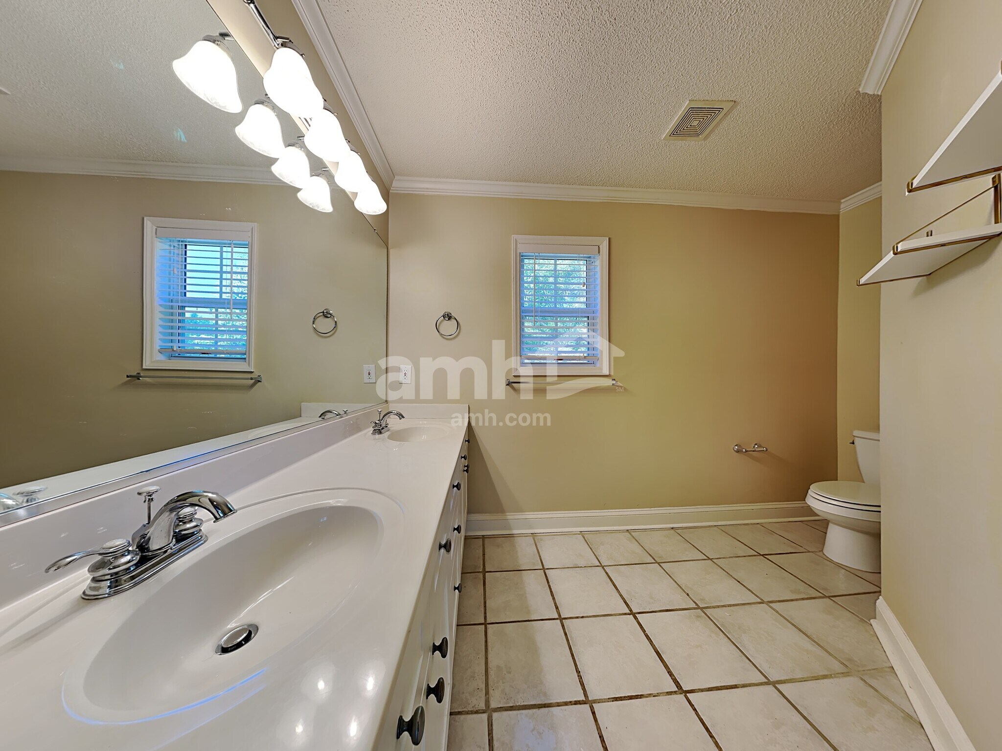 Building Photo - 6217 Highland Brook Dr
