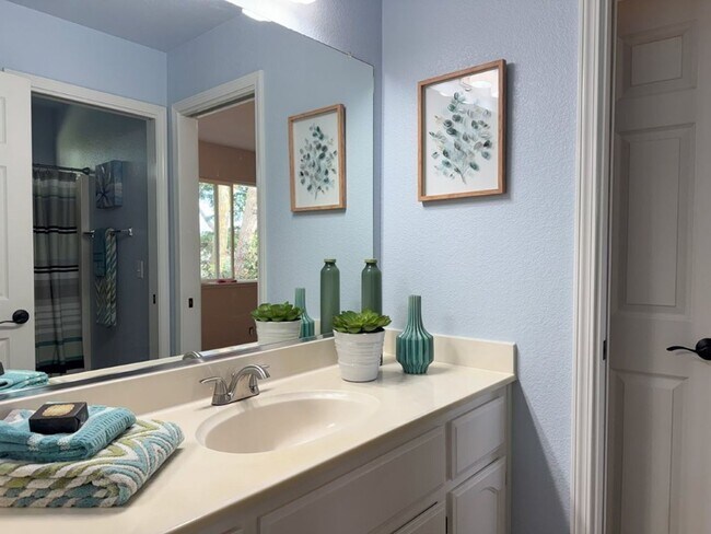 Building Photo - Charming 3-Bedroom, 2.5-Bathroom Home Avai...