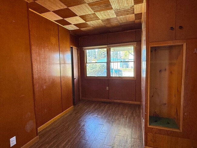 Building Photo - 5 Bedroom Home Available In Spokane Valley!