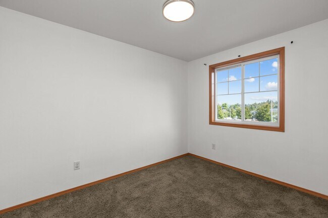 Building Photo - 1124 73rd Dr SE