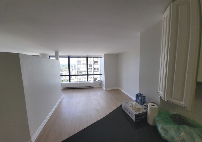 Building Photo - 5415 N Sheridan Rd