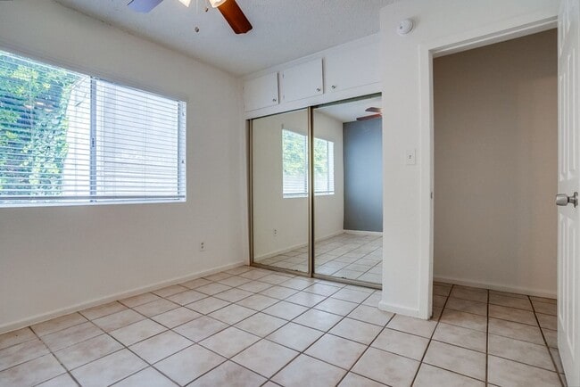 Building Photo - 2425 S Ridgeley Dr