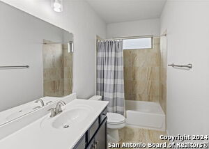 Building Photo - 133 Maravillas