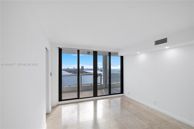 Building Photo - 1717 N Bayshore Dr