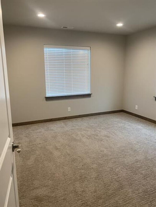 Building Photo - 1313 Fozzie Ln