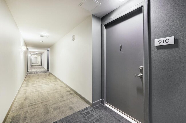 Building Photo - 54 Rainey St