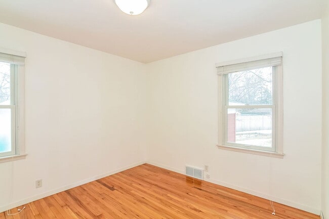 Building Photo - 2420 Sumter Ave S